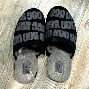 UGG Men’s Black Gray Graphic Slippers Size 10
